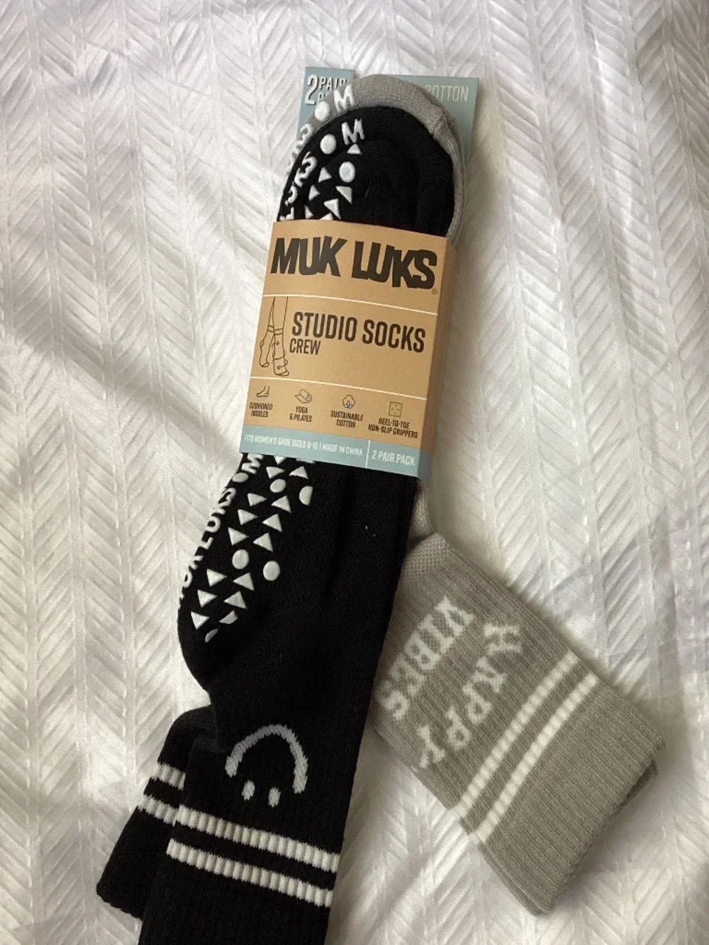 Muk Luks Crew Studio Socks 2 Pk Non-Slip Women’s Shoe Size: 6-10 Teens NEW!